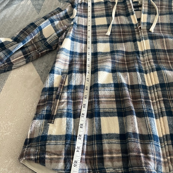 Womens L.L.Bean zip up hooded flannel - Picture 5 of 7
